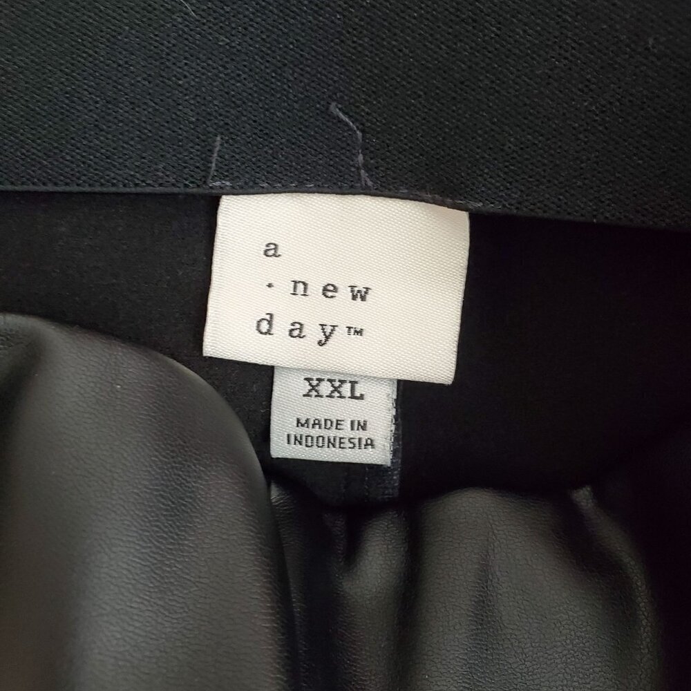 A New Day Womans XXL Shiny Black Faux Leather Leggings Polyester Spandex Blend - Picture 3 of 5